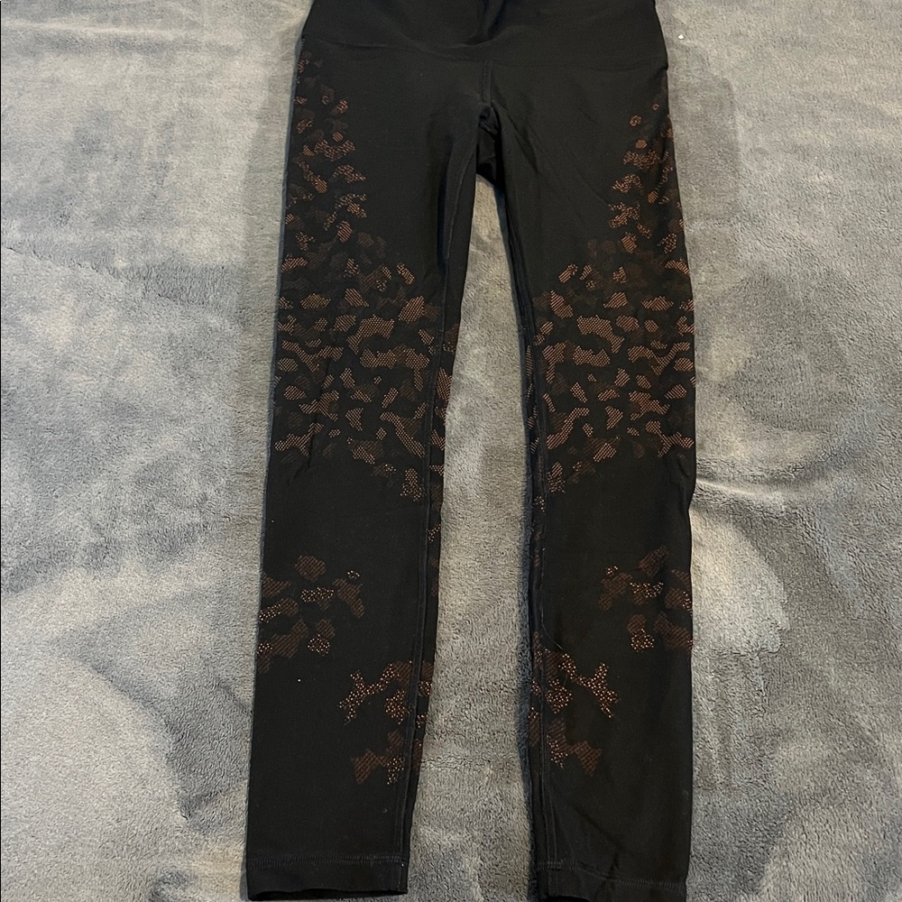 Lululemon Fast & Free High-Rise Leggings – Black with Laser Cut Detail size 8